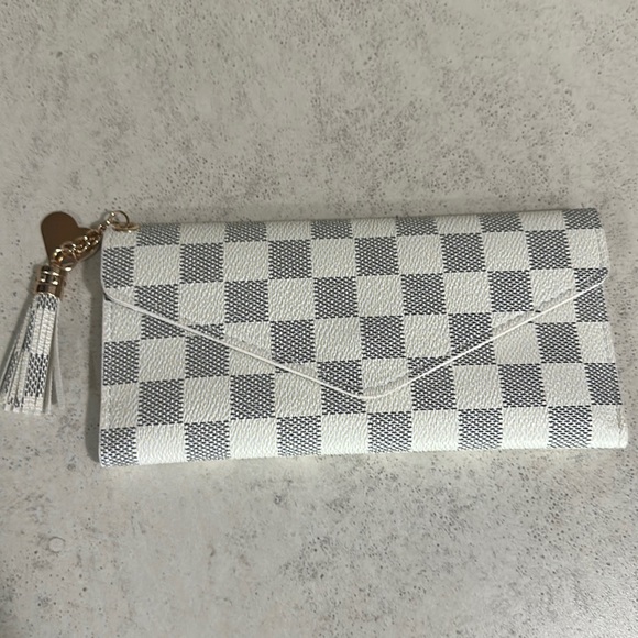 Tri Fold Checker Wallet Large, Women - Picture 1 of 5